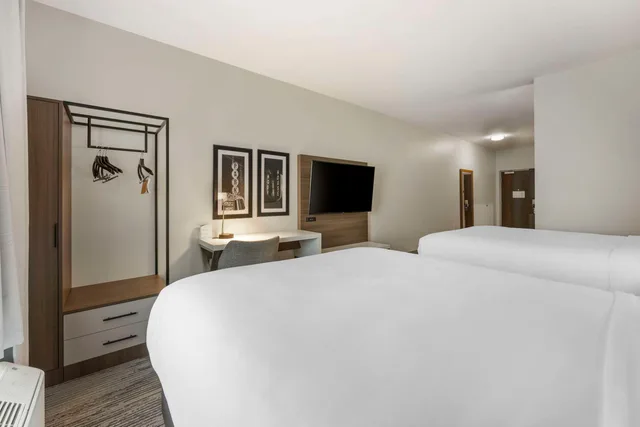 غرفة بسرير كينج لذوي الإعاقة، Comfort Inn & Suites Gallatin - Nashville Metro 1/2