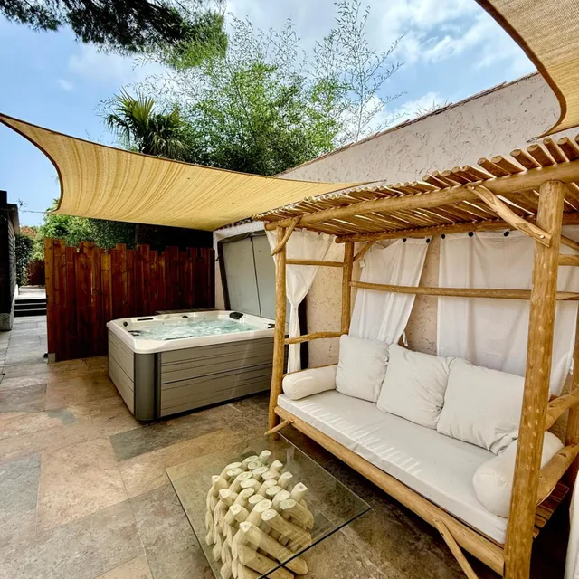 Suite, King Bed, Hot Tub, Le Mas Provencal 5/7