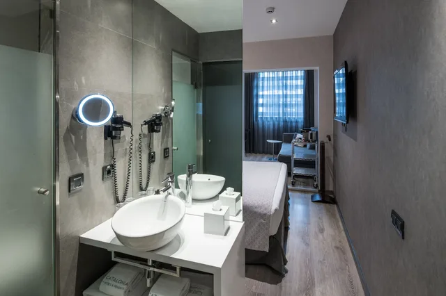 Junior Suite, Queen Bed, Hotel Catalonia Gran Via Bcn 3/3