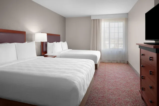 جناح غراند بسريرين كوين مع أريكة، Larkspur Landing Folsom - An All-Suite Hotel 1/3