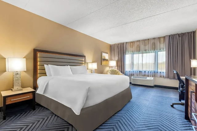 غرفة قياسية بسرير كينج لذوي الإعاقة، Crowne Plaza Princeton Conference Center 1/10