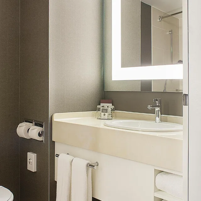 غرفة سوبيريور بسرير كينج وسرير كوين، DoubleTree by Hilton Luxembourg 8/10