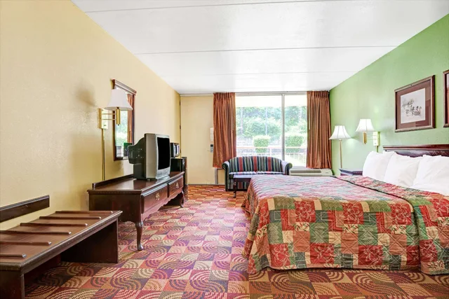 غرفة بسرير كوين للمدخنين، Super 8 by Wyndham Nashville Near Downtown / I-40 3/5