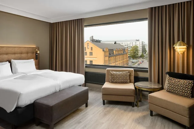 غرفة سوبيريور بسرير كينج بإطلالة على النهر في طابق مرتفع، Radisson Blu Marina Palace 3/6