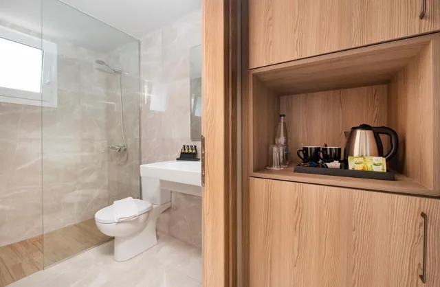 2 Bedrooms, Family, 1 Double and 4 Single Beds، Smaragdi 2/2