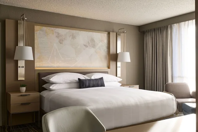 Room, King Bed, Pool View, Patio, El Paso Marriott 6/10