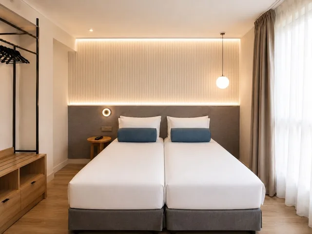 Room, Quadruple, Double and Bunk Bed, Petit Palace Plaza Espana 3/10
