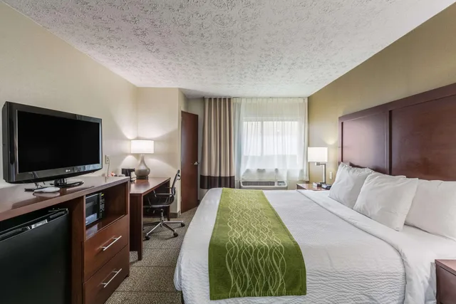 غرفة بسرير كينج، Comfort Inn Medford - Long Island 3/4