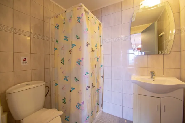 غرفة ثلاثية، Agoulos Inn 3/3