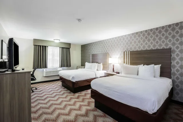 Room, 2 Queen Beds, Pet Friendly, Pool Area، Best Western Plus Sonora Oaks Hotel & Conference Center 4/8