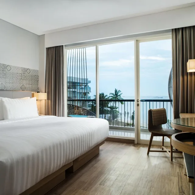 Deluxe Hollywood، Santika Premiere Beach Resort Belitung 1/4