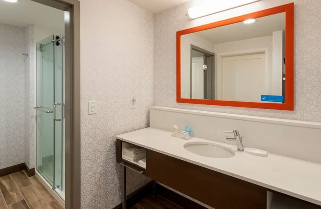 استوديو بسرير كينج لذوي الإعاقة، Hampton Inn Eden Prairie Minneapolis Mn 5/8