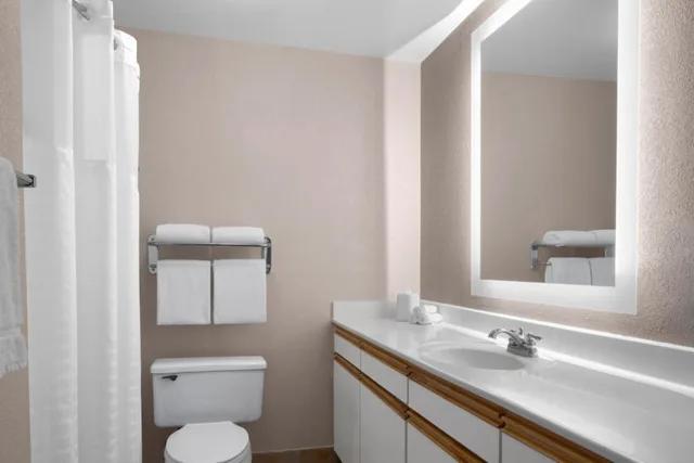 جناح بسريرين وسرير كينج وسرير كوين، Larkspur Landing Sacramento - An All-Suite Hotel 2/2