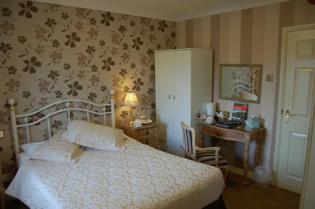 Business, Double Bed, Albright Hussey Manor 2/8