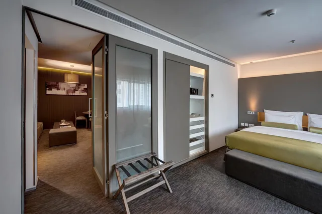 2 Bedrooms, Family Suite, The 72 Hotel 4/10