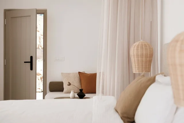 Junior Suite, Queen Bed, Lateral Side Sea View, Jetted Tub، Mykonos Flow - Super Paradise 3/10