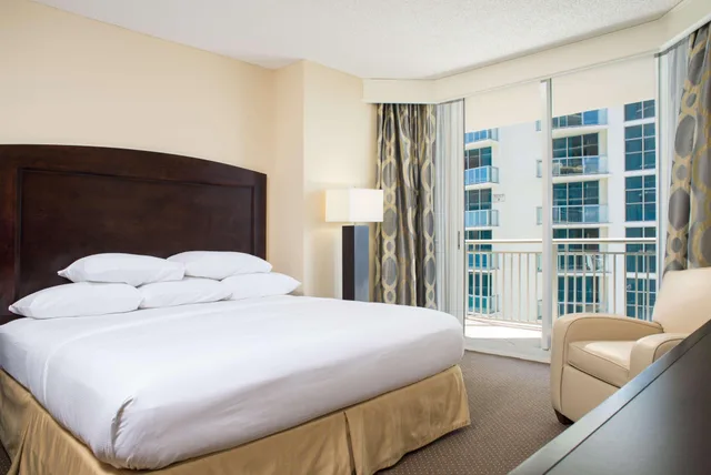 1 Bedroom, King Bed, Partial Ocean View, Balcony, Doubletree By Hilton Ocean Point Resort – North Miami Beach 1/4