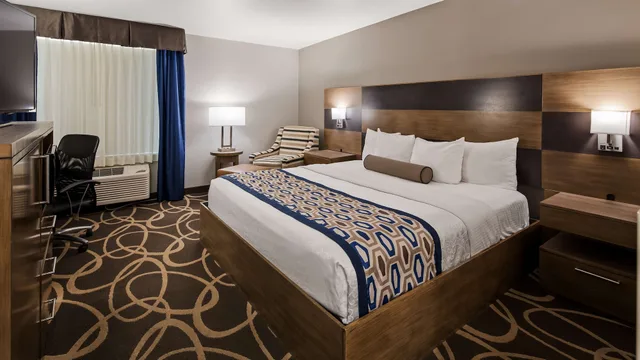 غرفة قياسية بسرير كينج، Best Western Plus Downtown North 1/4