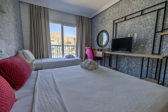 غرفة قياسية بسرير مزدوج بإطلالة على المسبح، Mio Bianco Resort 3/5