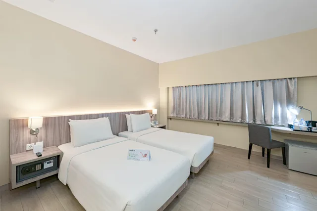Superior, Double Bed, Grand Whiz Megamas Manado 2/2