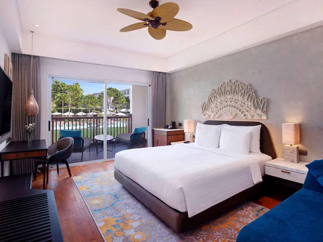 غرفة ديلوكس بسرير مزدوج بإطلالة على المسبح، Grand Mercure Bali Seminyak 5/9