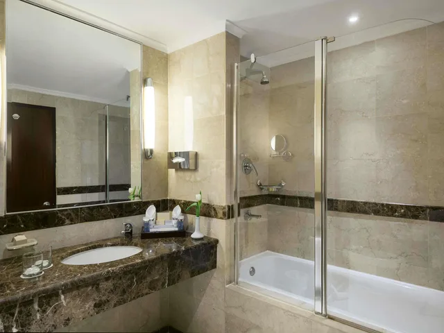 جناح تنفيذي بسرير كينج بغرفتي نوم، أنوار المدينة موفنبيك(Anwar Al Madinah Movenpick) 7/8