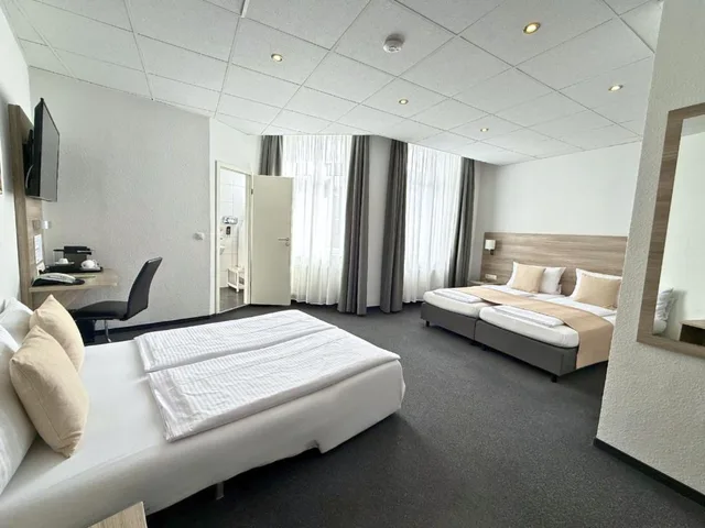 غرفة رباعية، TOP Hotel Hohenstaufen 4/8