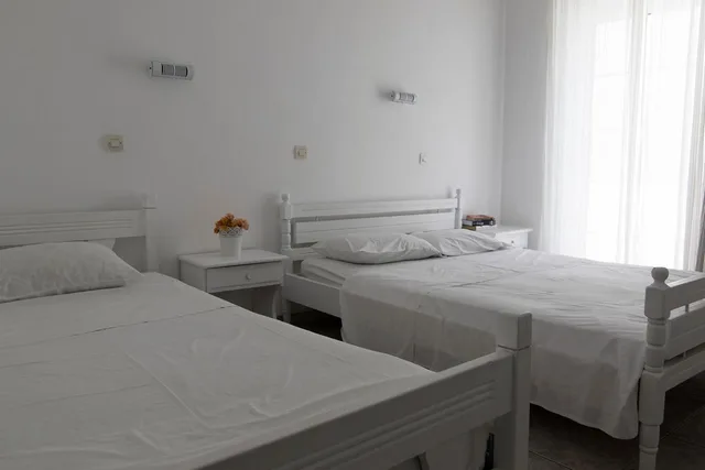 غرفة اقتصادية ثلاثية، Armadoros Hotel / Ios Backpackers 5/7