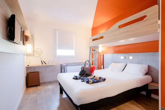 غرفة ثلاثية بسرير مزدوج وسرير بطابقين، Ibis Budget Perpignan Nord 7/10