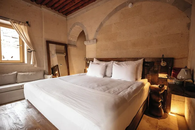 Suite, Queen Bed, Hot Tub, MILLSTONE CAVE SUITES 2/2