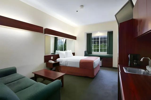 Premier, Queen Bed, Accessible, Trident Inn And Suites 1/1