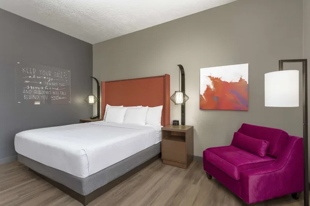 غرفة بسرير كينج، La Quinta Inn and Suites by Wyndham South Jordan 2/5