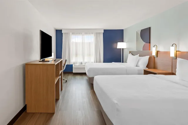 غرفة بسرير كينج لذوي الإعاقة، Spark by Hilton Oak Forest 1/4