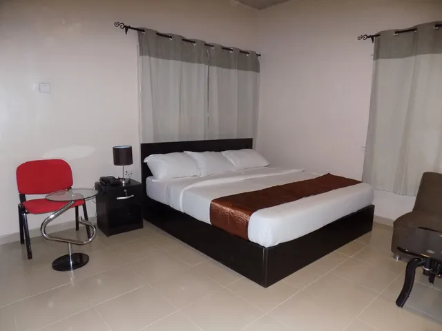 شقة تنفيذية بسرير كينج بمطبخ صغير، Posh Apartments Metro 1/2