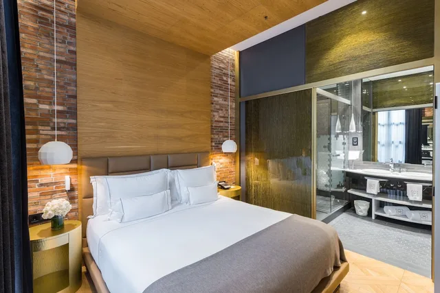 جناح جونيور بسرير كينج بشرفة، Monument Hotel 2/6