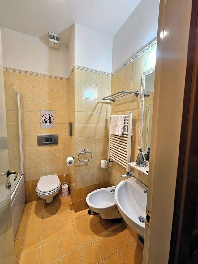 غرفة ديلوكس رباعية بسرير مزدوج وسريرين منفصلين، AMADEUS HOTEL ROME 5/5