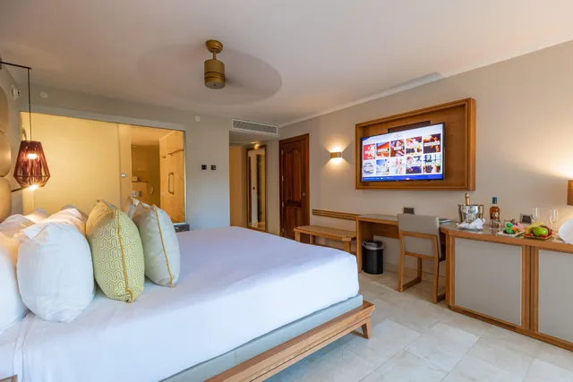 غرفة فاخرة بسرير مزدوج بإطلالة، Grand Palladium Palace Resort Spa Casino All Inclusive 1/4