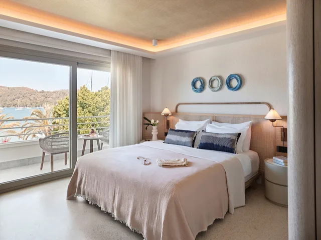 غرفة بريميوم بسرير كينج بإطلالة على البحر، Yacht Classic Hotel - Boutique Class 4/10