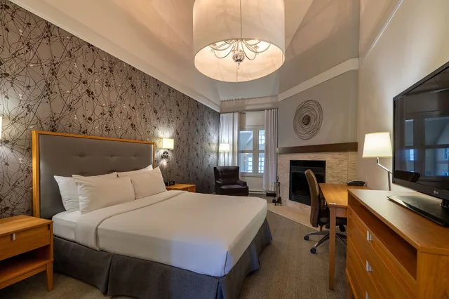 غرفة قياسية بسرير كوين، Chateau Bromont 3/7