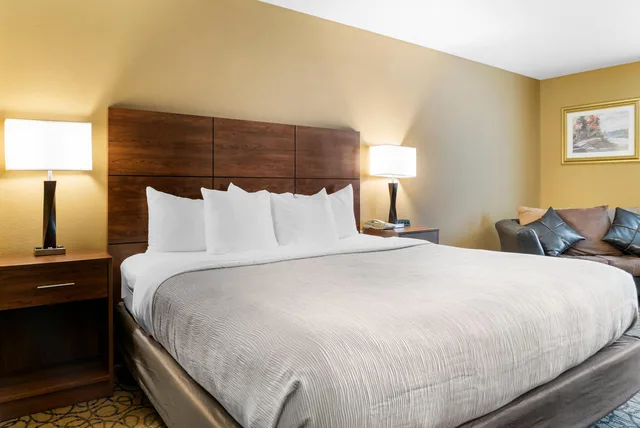 غرفة بسرير كينج، Quality Inn & Suites Manistique, MI 7/10