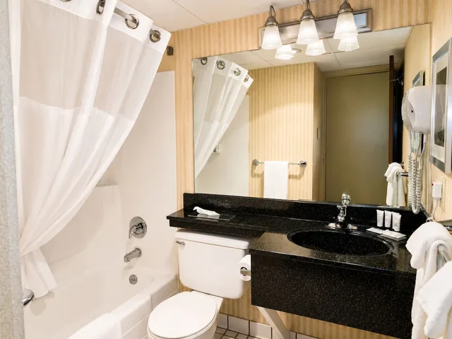 غرفة بسريرين كوين لذوي الإعاقة، The Eddie Hotel Gillette 3/4