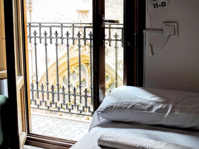 غرفة بسريرين منفصلين بحمام مشترك، Home Youth Hostel 2/8