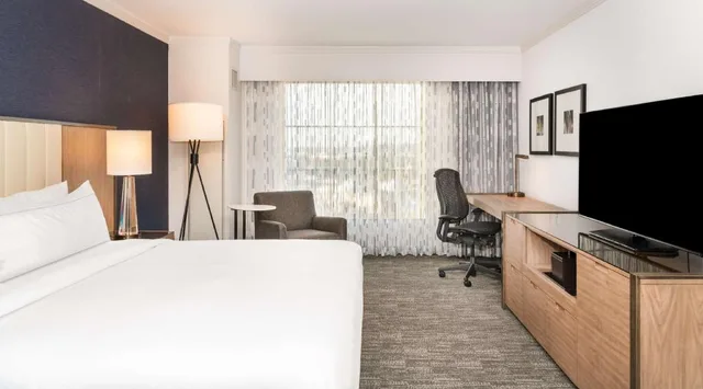1 Bedroom, Suite, King Bed, Executive Level, Accessible، Hilton Columbus Polaris 2/5