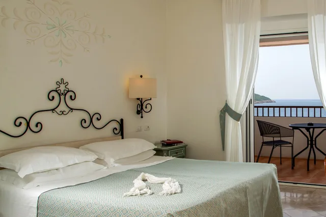 Superior, Queen Bed, Sea View, Balcony, El Faro Hotel 3/8