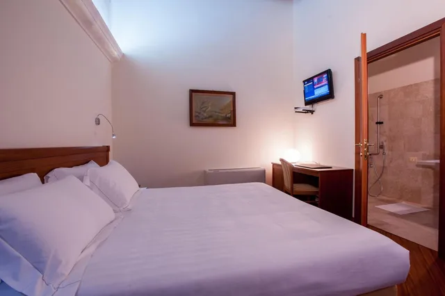 Room, Double or Twin Bed, Accessible, Hotel Flora 1/8