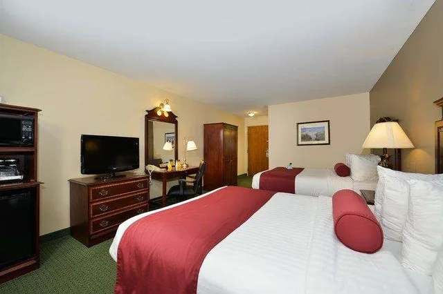 غرفة بسريرين كوين بإطلالة على البحيرة، Best Western The Hotel Chequamegon 3/6