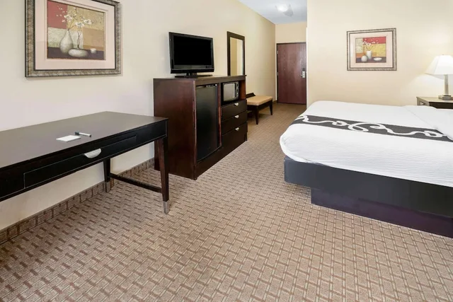 غرفة بسرير كينج، La Quinta Inn & Suites by Wyndham Morgan City 9/10