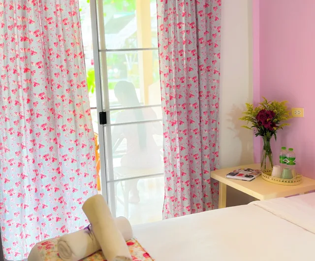 Standard, King Bed, Les Fleurs 5/5
