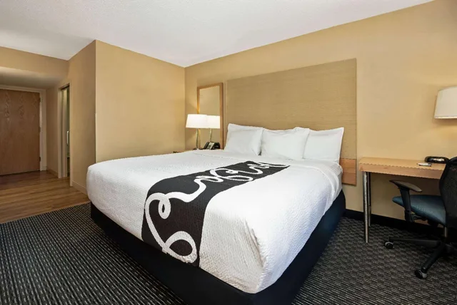 Executive, King Bed, Sofa, La Quinta Inn Suites By Wyndham West Palm Beach Airport 5/7