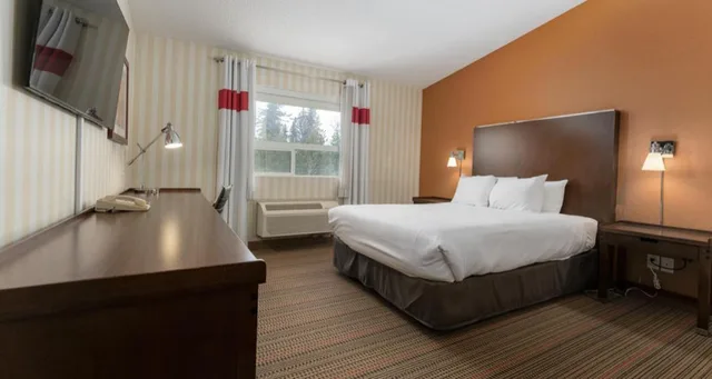 جناح ديلوكس بسرير كوين بغرفتي نوم بمطبخ، Four Points By Sheraton Prince George 4/8